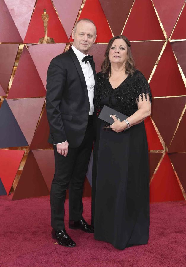 Daniel Phillip y Lou Sheppard, en la alfombra roja de la 90ª edición de los premios Oscar.