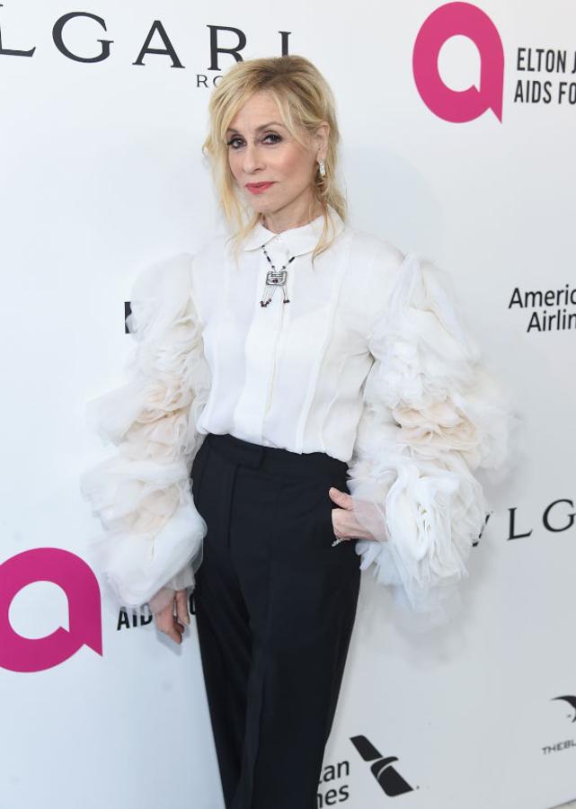Judith Light en su paso por la alfombra roja de la fiesta de Elton John.