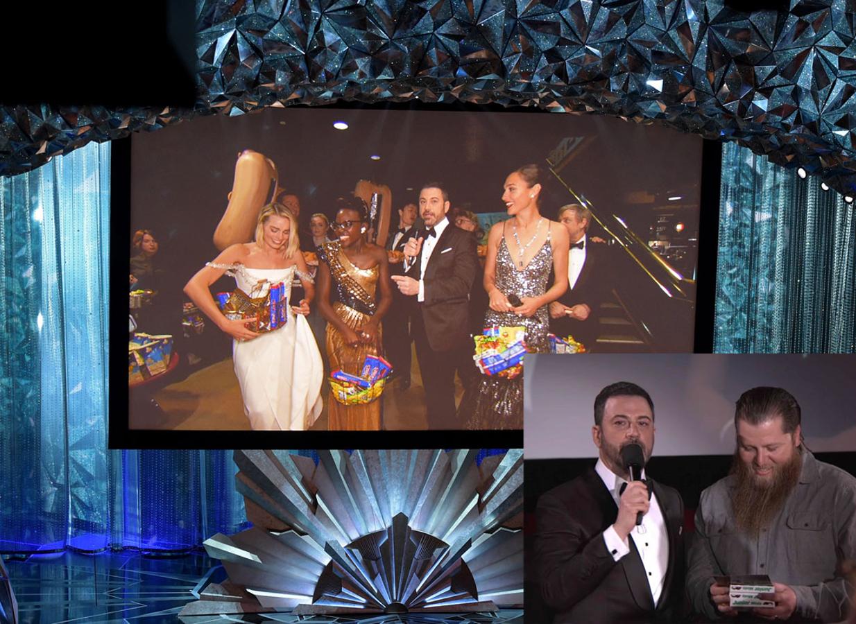 Kimmel, Gal Gadot, Mark Hamill. Guillermo del Toro y otras estrellas sorprendieron al público que disfrutaba de una película en una sala situada en la calle de enfrente al Dolby Theather de Los Ángeles con gominolas.