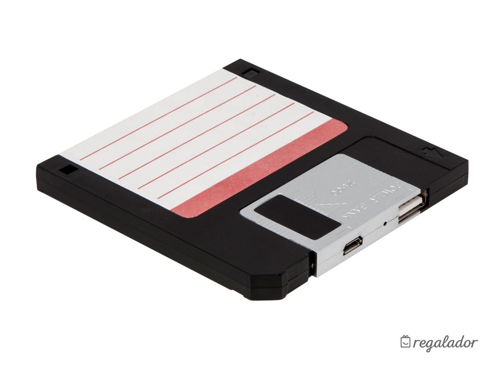 Si toca pasar unos días separados, tenéis la excusa perfecta para no perder el contacto. Este Diskette cargador portátil es el accesorio ideal para los viajes. 14,95€