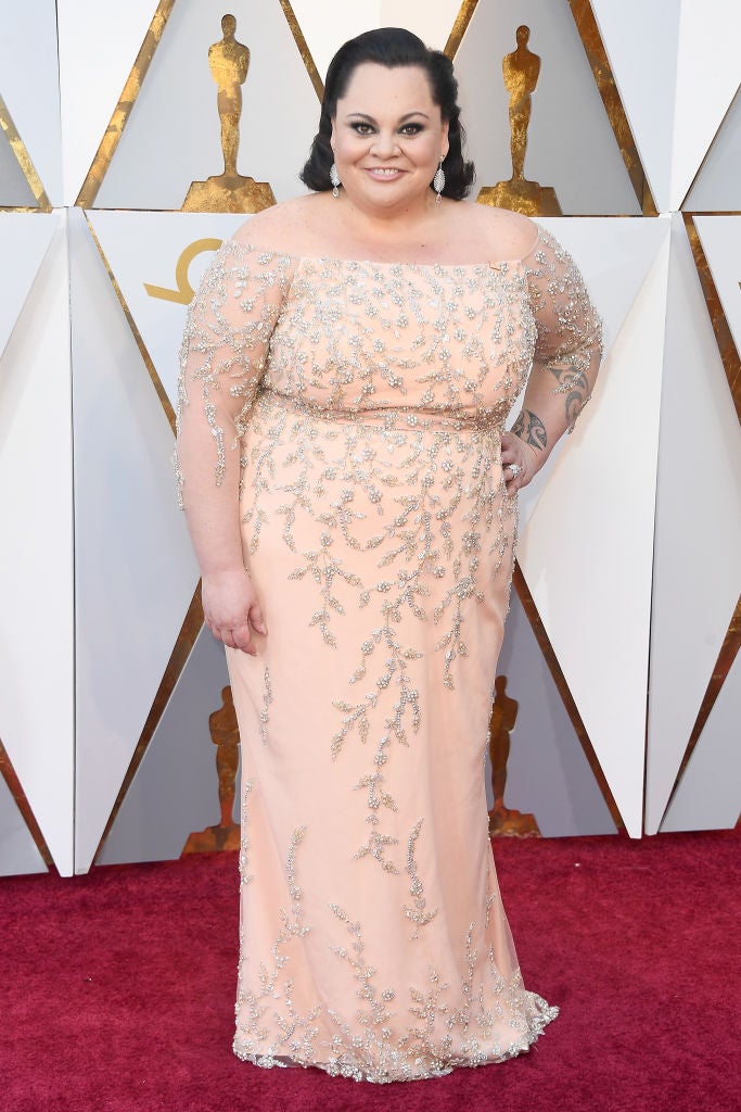 Keala Settle luce un vestido de Chtiano Siriano durante los Premios Oscar 2018.