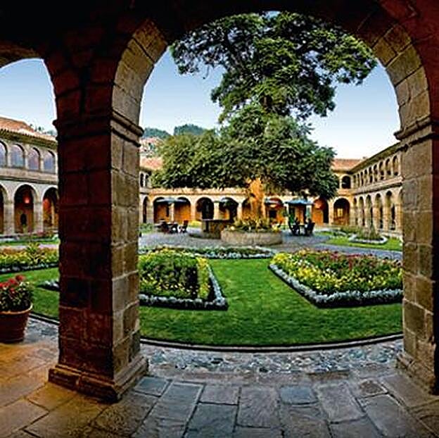 Claustro del Hotel Belmond Monasterio en Cusco.
