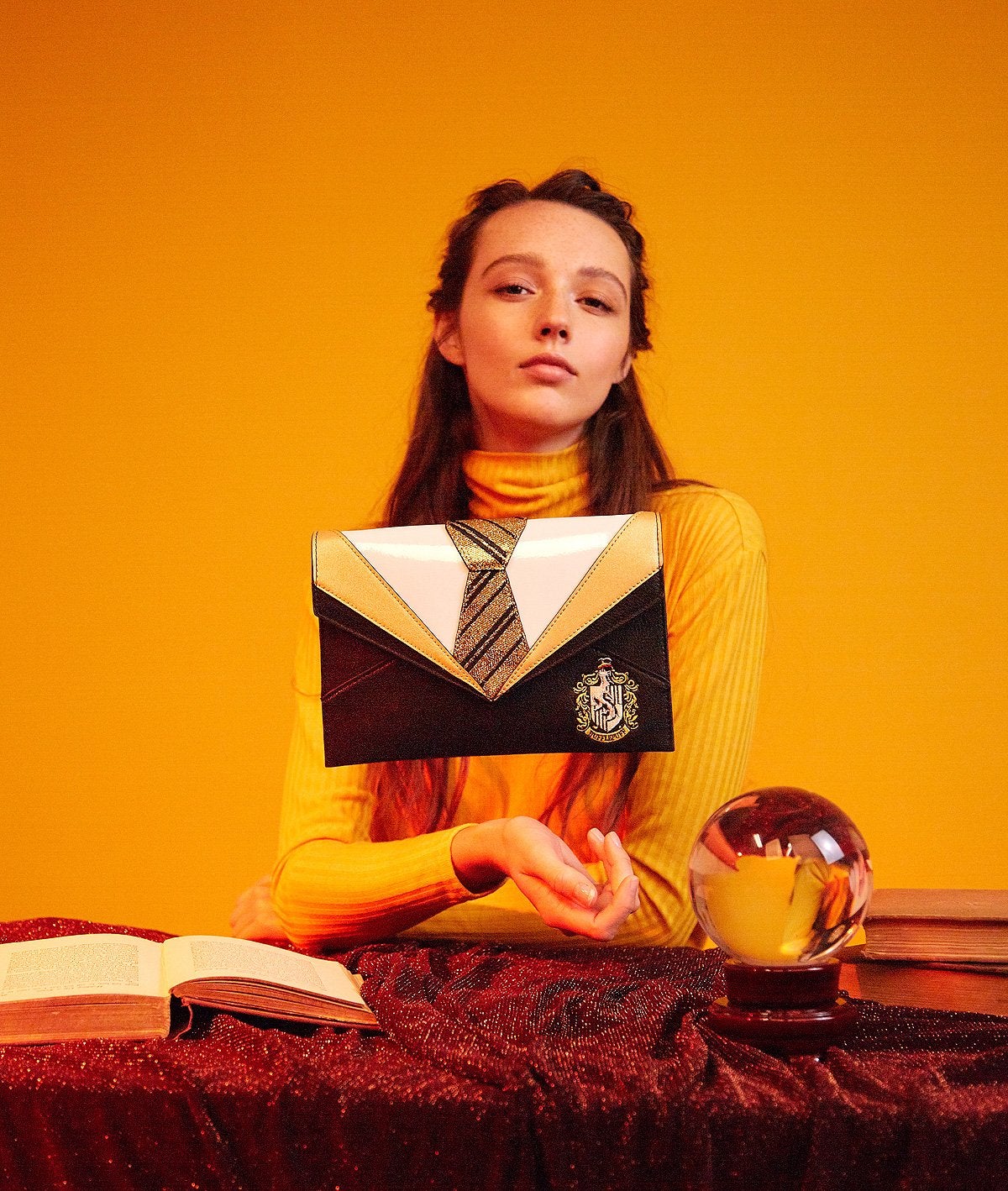 Bolso del uniforme de Hufflepuff de Harry Potter, de Danielle Nicole: 38 euros.