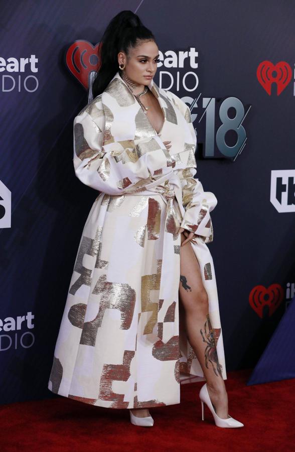 Kehlani quiso marcarse un Rihanna con este look... pero se quedó a mitad de camino de estilo.