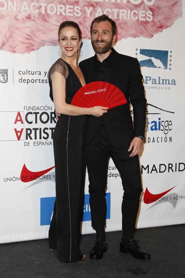 Silvia Abascal apostó todo el negro con un mono con raya vertical y cuerpo con transparencias de Zuhair Murad. Elegante y sensual a partes iguales.