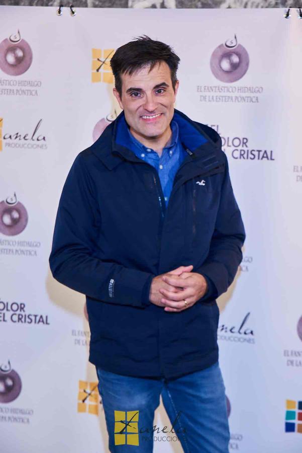 Luis Larrodera entre los famosos que apoyaron la puesta de largo del documental 'El fantástico hidalgo de la estepa póntica'.