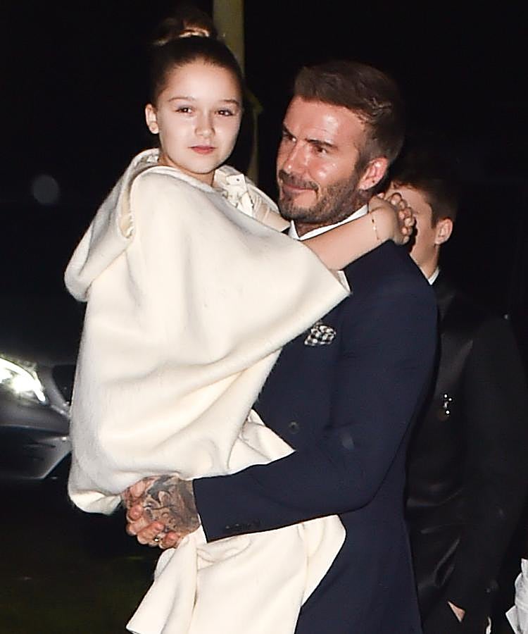 Nadie apostaba por el matrimonio entre el chico de oro del fútbol británico y la Spice Girl. Sin embargo, David Beckham (43 años) se ha convertido en el esencial respaldo de Victoria Beckham en su exitosa carrera como diseñadora de moda, modelo cosmético para L'Oréal (tiene línea propia: House 99) y en el padre de sus cuatro hijos: Brooklyn, Harper Seven, Romeo James y Cruz