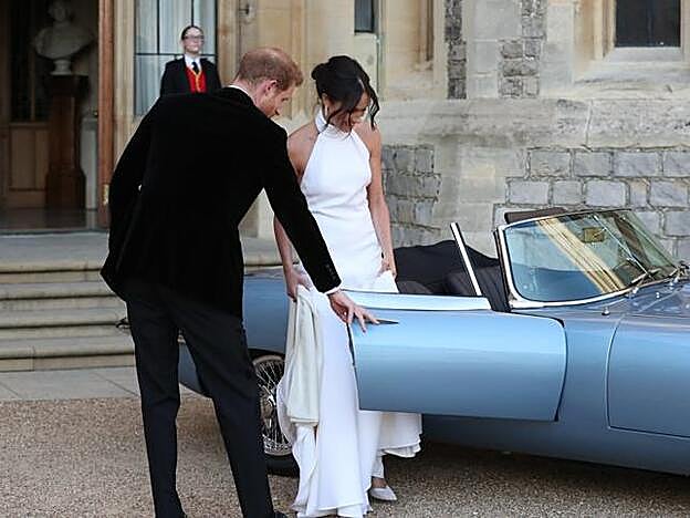 Galería. Meghan y Harry se han cambiado de look para la fiesta de su boda.