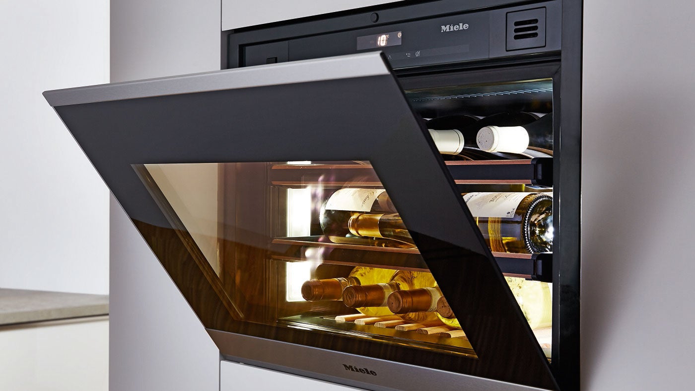 Sorprendele el Día del Padre con este espectacular regalo; acondicionar de vino de Miele por 2.249 euros. Un regalo de lo más original que une a los amantes de la tecnología y del buen vino.