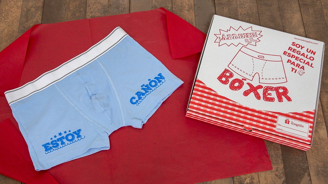 Tendrás que comprarle varios porque le encantarán. Los bóxers de “estoy cañón” que tu padre pondrá de moda. 20€