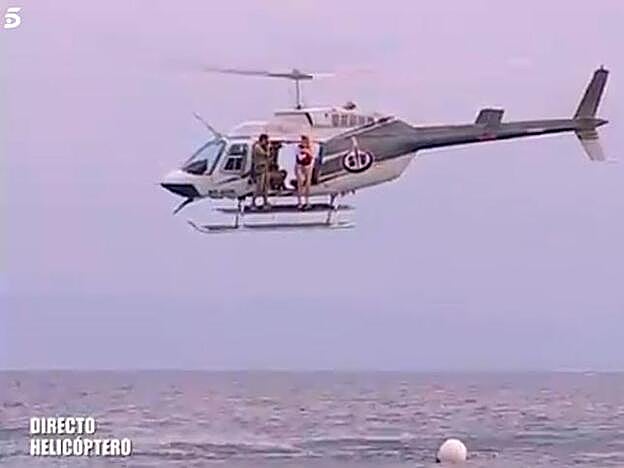 María Lapiedra encogía ligeramente las piernas al saltar rumbo a su aventura en 'Supervivientes 2018'.