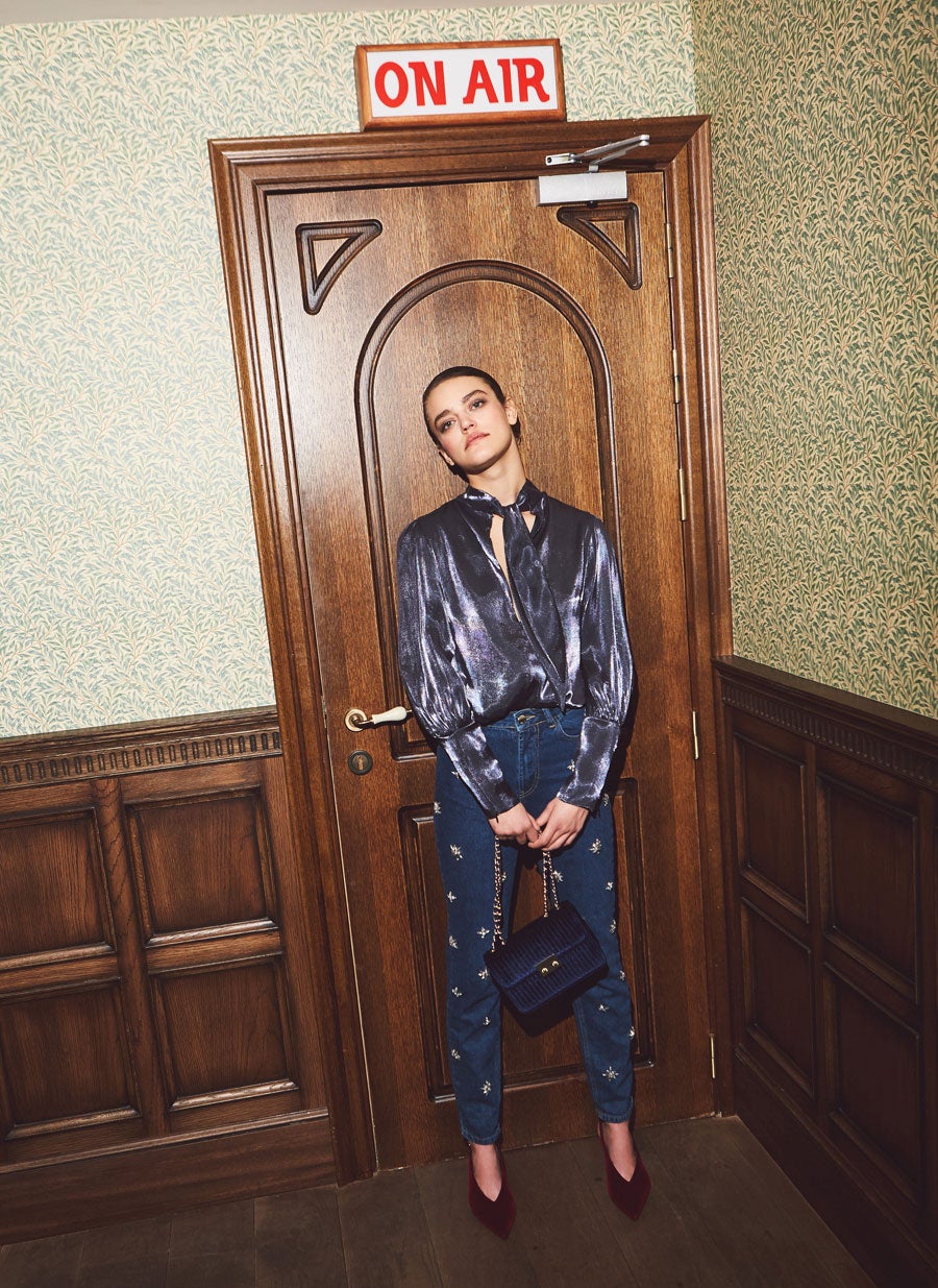 Tener unos vaqueros que sienten bien es como tener un joya y estos de Uterqüe además tienen abalorios, un 2X1 en toda regla. Costaban 79 euros y ahora pueden ser tuyos por 55,30 euros.