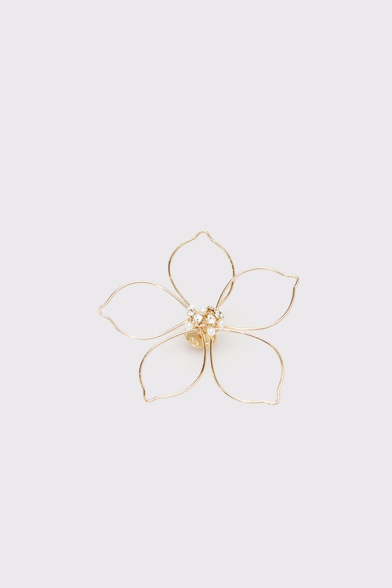 Broche flor de alambre de Cortefiel: 15,99 euros.
