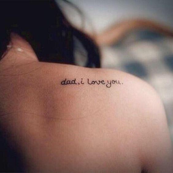 La frase 'papá, te quiero' nos encanta. ¡Todos deberíamos tenerla tatuada!