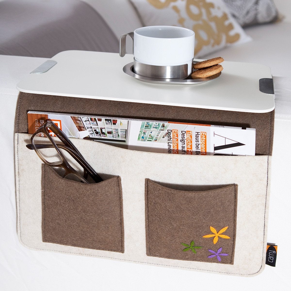 Si lo combinas con la batamanta sería el combo perfecto. Esta bandeja, y saco, para el sofá le permitirá tener a su alcance todo lo que necesita. 24.90€