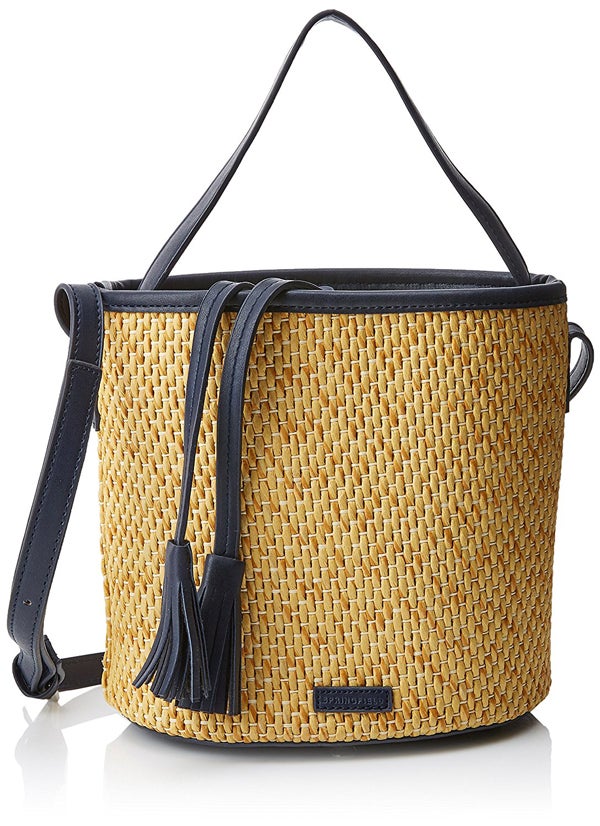 Y hablando de complementos... Ahora que llega el buen tiempo es momento de renovar también algunos de los imprescindibles de verano. Los bolsos de estilo mimbre son sin duda una cierto. 22.99€
