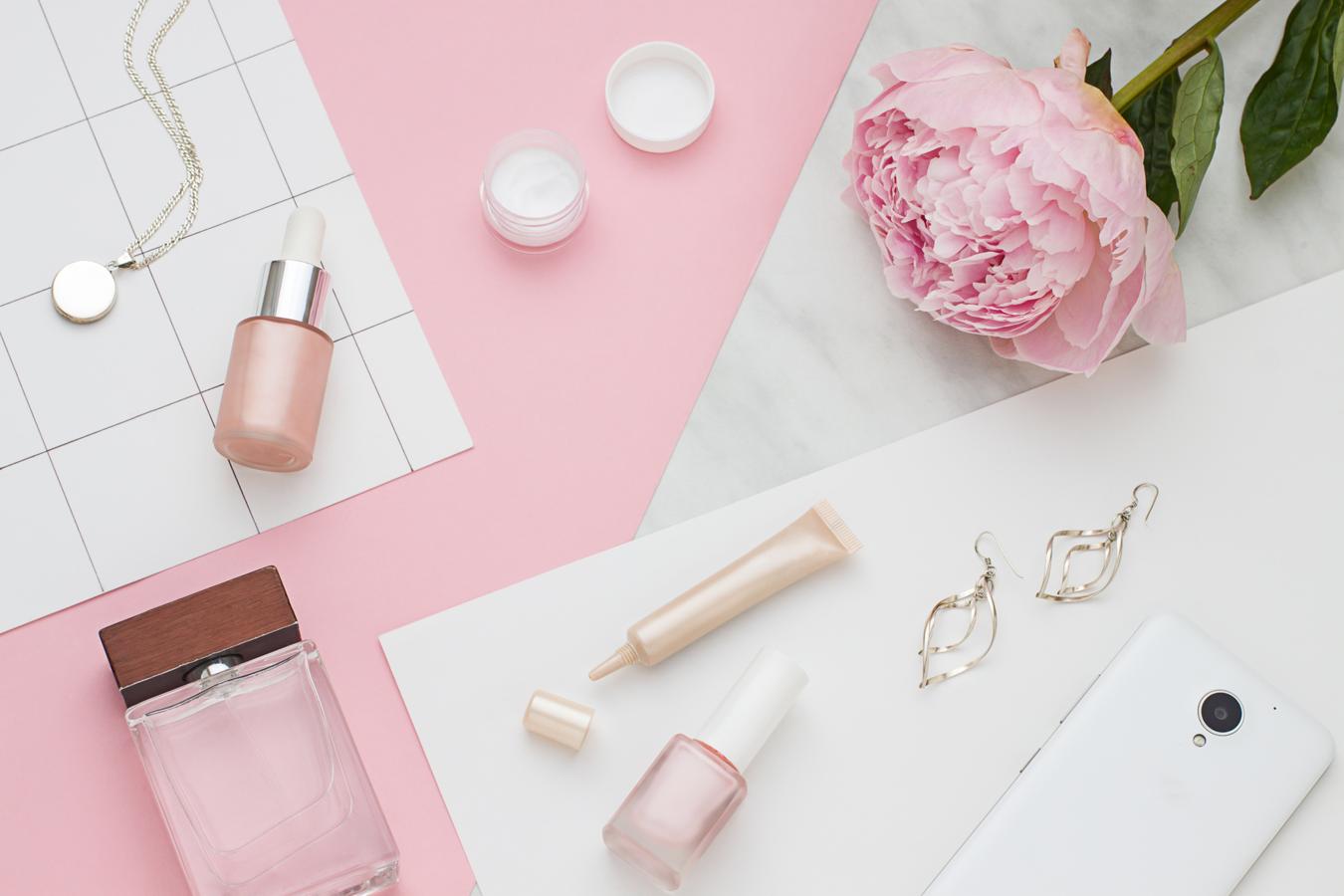 Igual que cambias tu armario con la llegada de la primavera, te animamos a que cambies tu neceser e incluyas alguna de las novedades que han presentado las firmas de belleza.