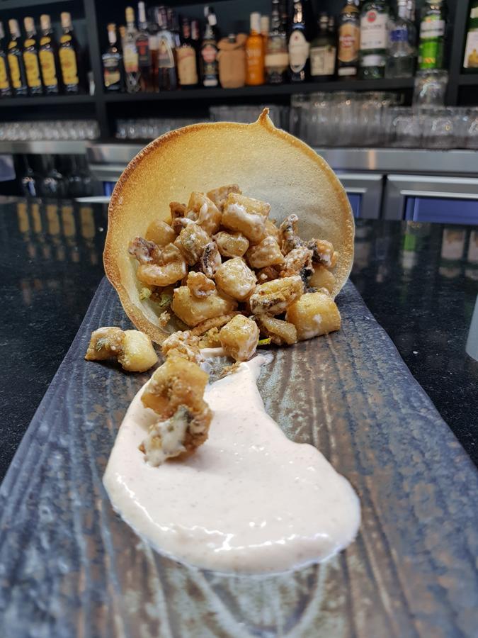 Con wasabi y mayonesa de mostaza.