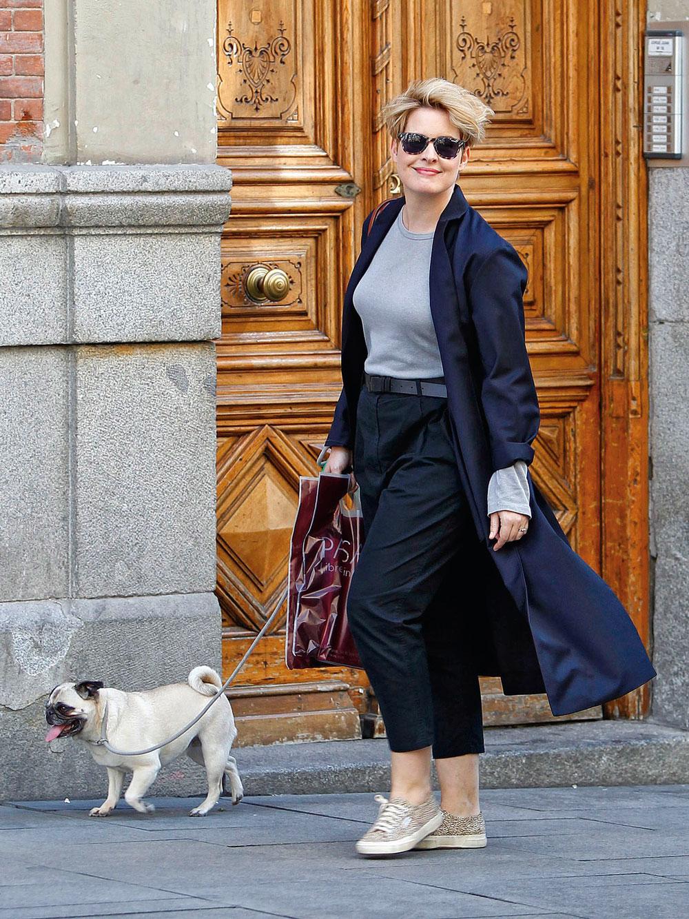 Un día le dijeron a Tania Llasera si se había comido un rinoceronte (entre muchas otras palabras bonitas) y por supuesto ella tuvo que responder en su cuenta de Twitter: "Me siento bien, me siento guapa y sexy incluso. ¿Qué más da la talla? La belleza no es una talla. Soy como soy y me quiero".