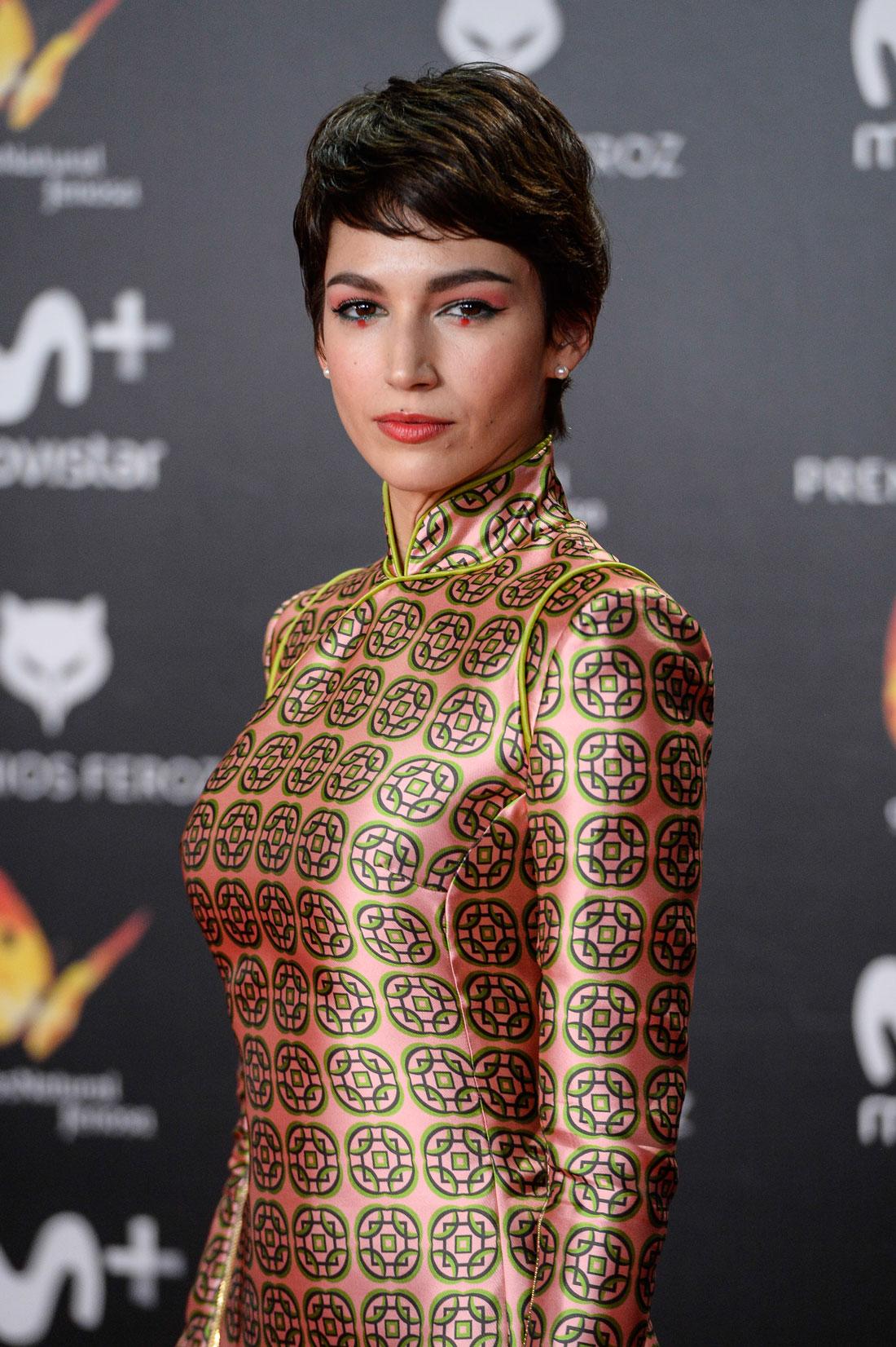 Úrsula Corberó también ha recibido críticas por su cuerpo y la cosa fue más allá, muchos pensaron que estaba embarazada. Por supuesto, la actriz contestó de esta forma tan original: "Sí, estaba embarazada. De una hamburguesa gourmet y unas patatas fritas con mayonesa. Pero ya parí y el postparto ha ido de maravilla. Gracias".