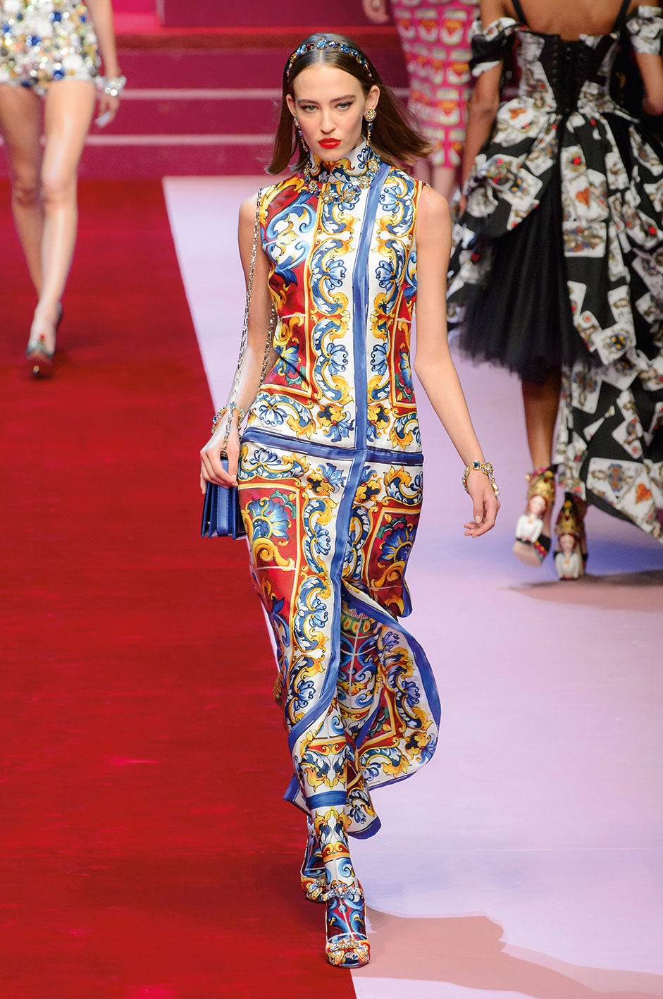 . Más que la pieza en sí, el estampado, que arrasa en total look sobre la pasarela, incluso con mezcla de prints. (Desfile Dolce & Gabbana).