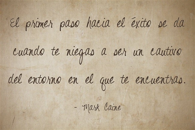 El primer paso hacia el éxito se da cuando te niegas a ser un cautivo del entorno en que el te encuentras.