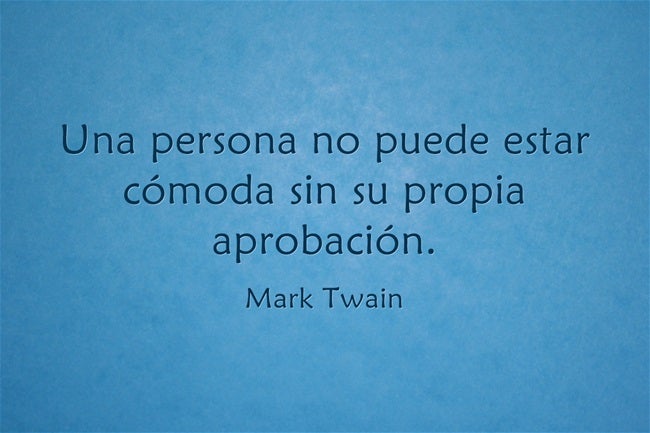 Una persona no puede estar cómoda sin su propia aprobación.