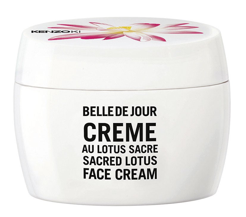 Sí, parece pronto, pero es cuando tus fibroblastos dejan de trabajar a pleno rendimiento. Eso significa que, a partir de entonces, tus niveles de colágeno y elastina empiezan a disminuir y las funciones de protección de la piel dejan de estar aseguradas. (Belle de Jour Sacred Lotus Face Cream de Kenzoki: 92,50 €).