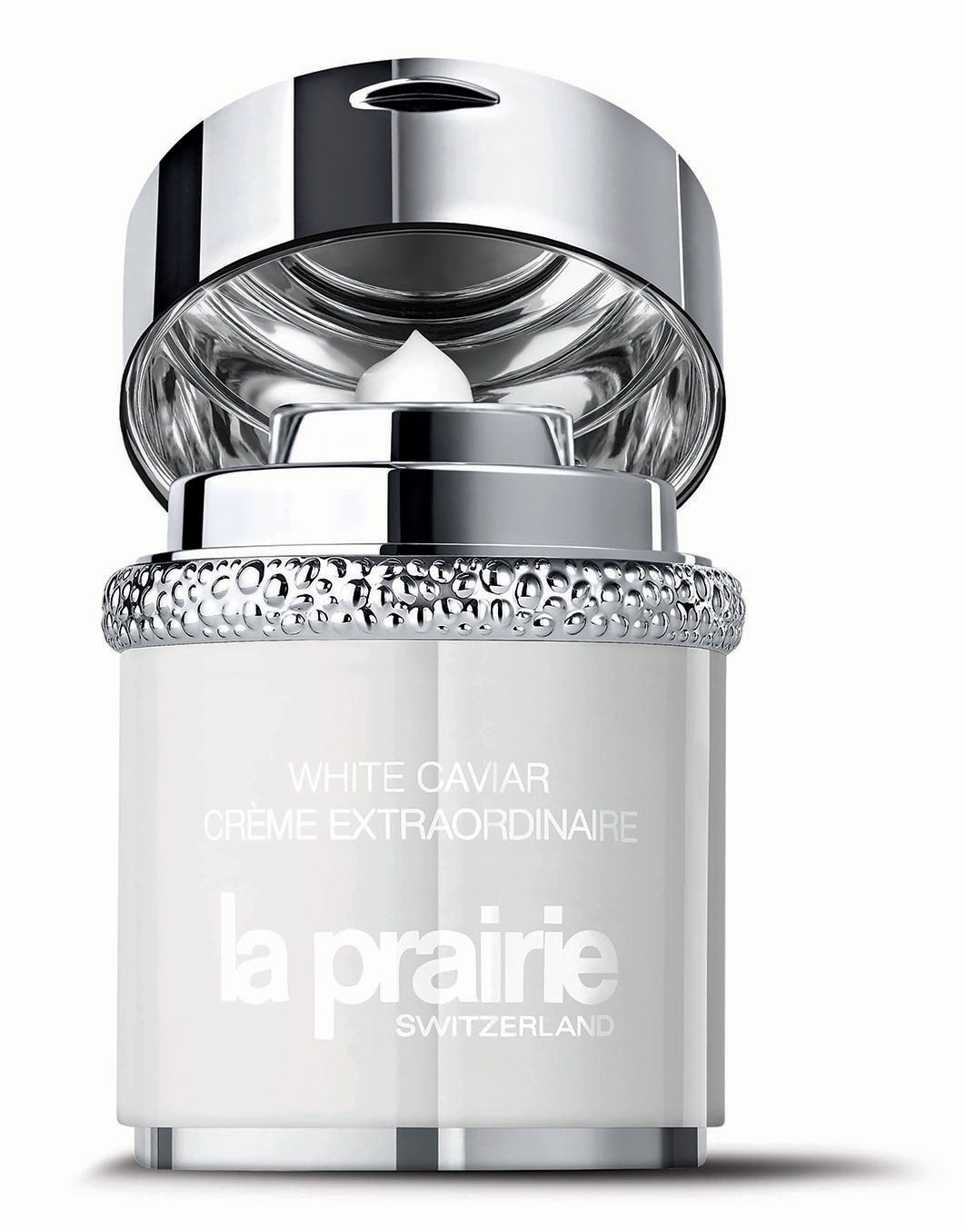 En cuanto notes que una mancha está asomando en tu rostro, toma cartas en el asunto. Y júranos, por favor, que no te vas a olvidar del fotoprotector. White Caviar Crème Extraordinaire de La Prairie (609 €).