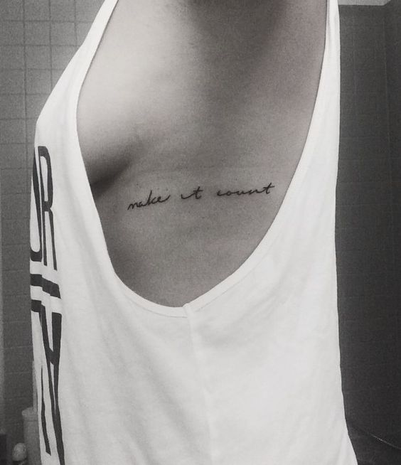 ¿No te recuerda esta frase a Jack entregando el papelito a Rose en 'Titanic', antes de encontrarse en las escaleras del reloj? Pues eso significa, que no pierdas el tiempo y haz que cada momento cuente.