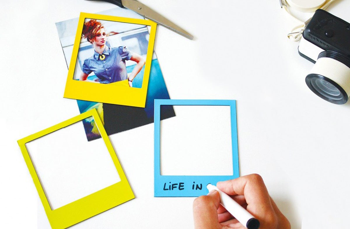 La nevera sirve muchas veces de corcho para recordar las citas, las compras y las recetas secretas de mamá. Pero también puedes convertir la nevera de mamá en un corcho de recuerdos. Con estos marcos magnéticos, y un rotulador para dejar por escrito también lo mucho que la quieres, tendrás el detalle perfecto para este día tan especial. 12€