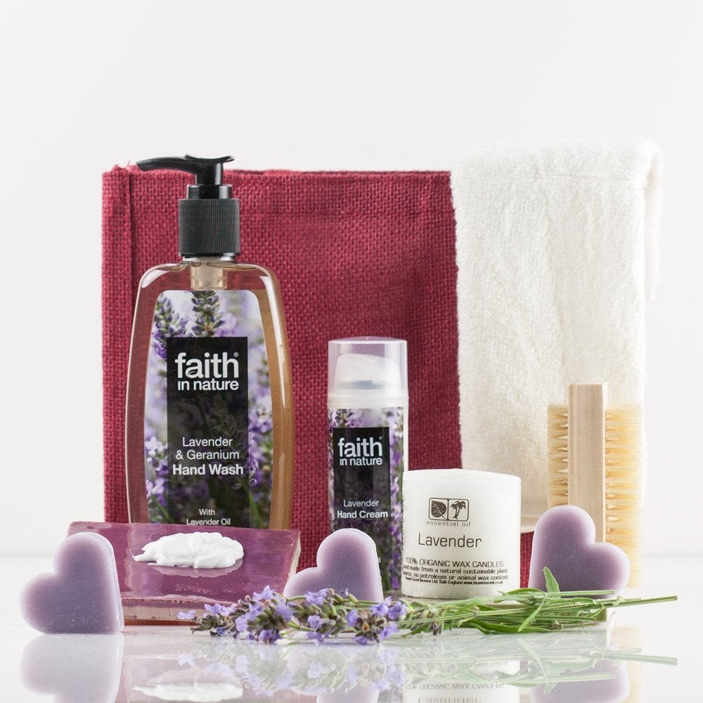 A las abuelas, como a las madres y a las hijas les gusta mucho mimarse. Y por eso este set de de la gama Natures Hampers. 52€