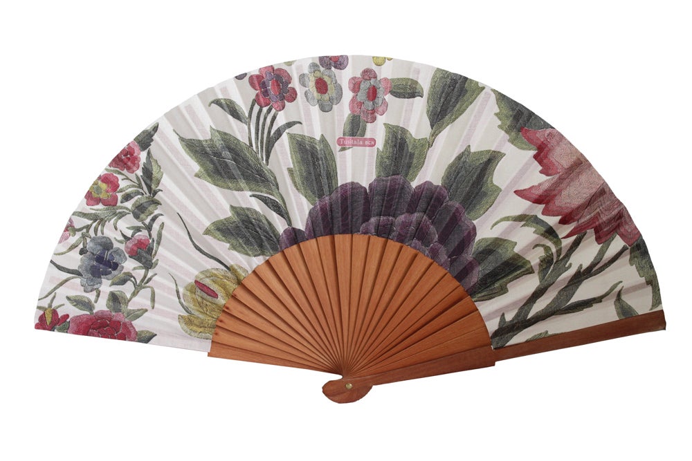 Si quieres acertar este es tu regalo. Se acerca el buen tiempo, el sol y los largos ratos de paseo. ¡A las abuelas les encanta! Y a ti también... 29€