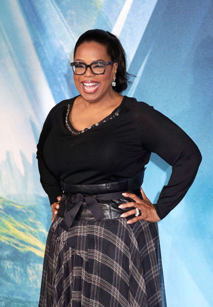 Oprah Winfrey: Oprah es un icono de los medios, galardonada en diversas ocasiones por su programa ‘The Oprah Winfrey Show’, el programa de entrevistas más visto de la televisión.  ¿Recuerdas sus palabras en los Globos de Oro? Son dignas de un aplauso.