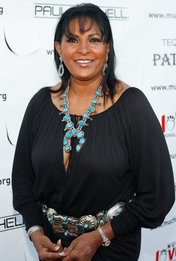 Pam Grier: estrella de cine blaxploitation, es decir, películas que iban especialmente dedicadas al público negro. Además, realizó también una interpretación en la serie The L Word.