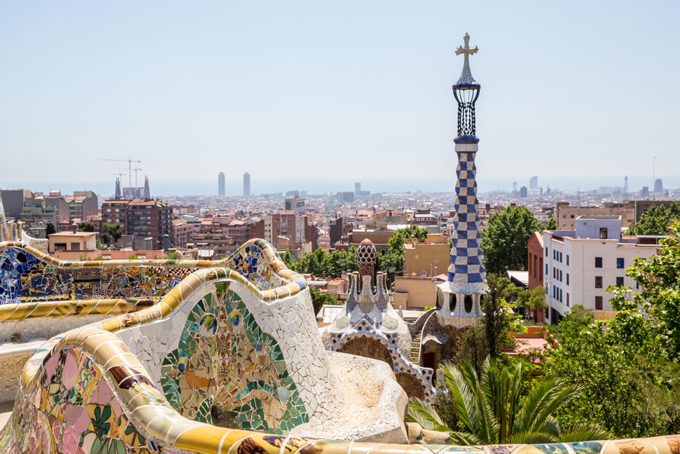 Si aún estás lamentándote por no poder estar en Sevilla para la Feria, en Barcelona se celebra la segunda mejor Feria de Abril de toda España, con más de 100 casetas y bares, y una amplia zona de atracciones. Este año, se volverá a celebrar en el Parc Fórum desde el 27 de abril y, por primera vez, contará con clases de flamenco, exposiciones ¡y música en vivo!