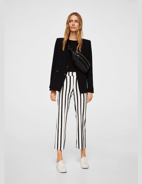 Pantalón recto de rayas de Mango: 29,99 euros.