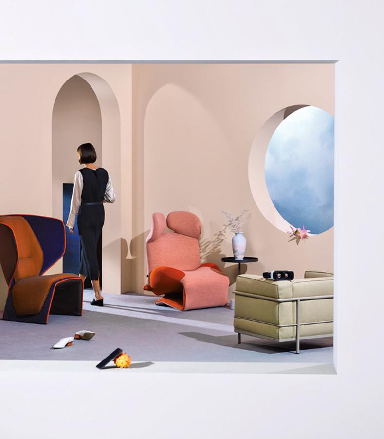 Y todo ello, acompañado de imágenes de escenarios oníricos poblados de piezas de la firma.