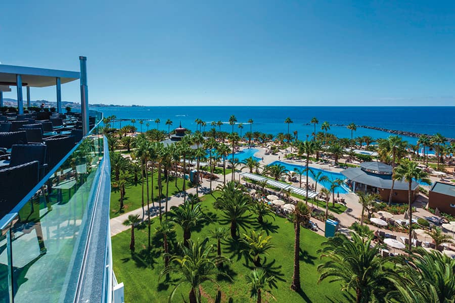 Hotel Riu Palace, Tenerife: Situado en una de las islas más turísticas de Canarias. Cuenta además con los mejores servicios de RIU Hotels & Resorts: infinity pool con camas balinesas, centro de bienestar y una exquisita gastronomía especialmente española. Disfrutarás de exquisitas playas y facilidades para realizar excursiones al Parque Nacional del Teide, la Corona Forestal y los Acantilados de los Gigantes.