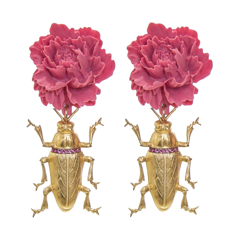 Remata el look siempre con unos pendientes llamativos. Estos son tan bonitos que cuando te los veas puestos sentirás más alegría que con un match nuevo en Tinder.