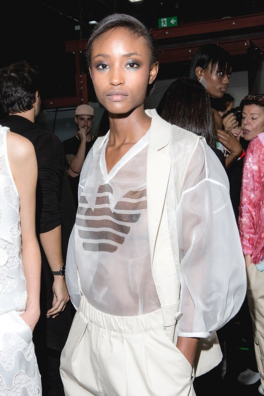 Camisetas inspiradas en las canchas de deporte y ligerísimas sudaderas son algunas de las piezas de su colección de primavera.