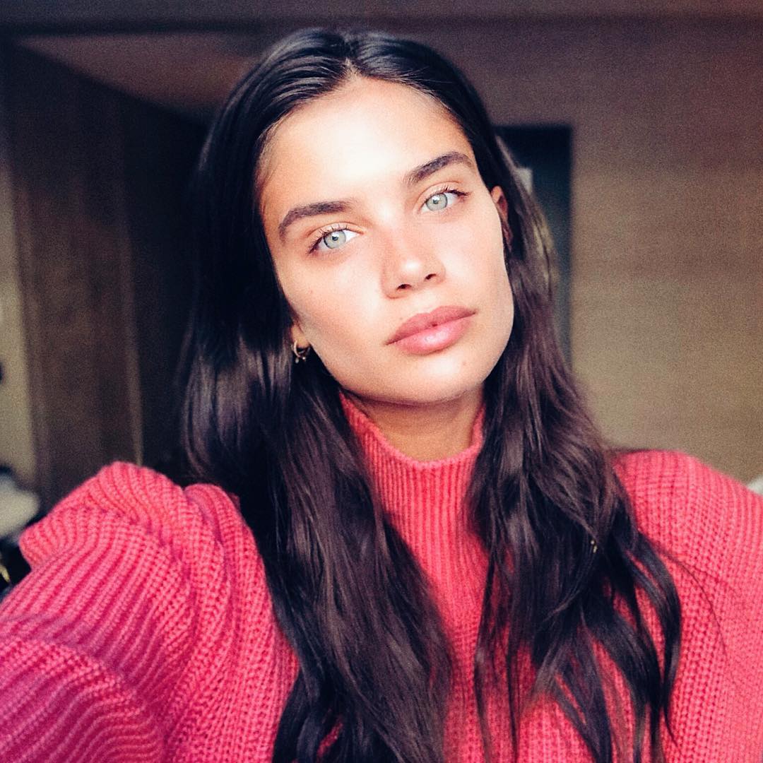 Sara Sampaio. Bellezón y ángel de Vitoria's Secret está deslumbrante de todas maneras. Pero sin maquillaje apabulla, la verdad.