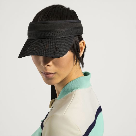 Este modelo de Nasty Gal es uno de los más auténticos del mercado: la combinación de colores, blanco y amarillo intenso, no puede ser más resultona.