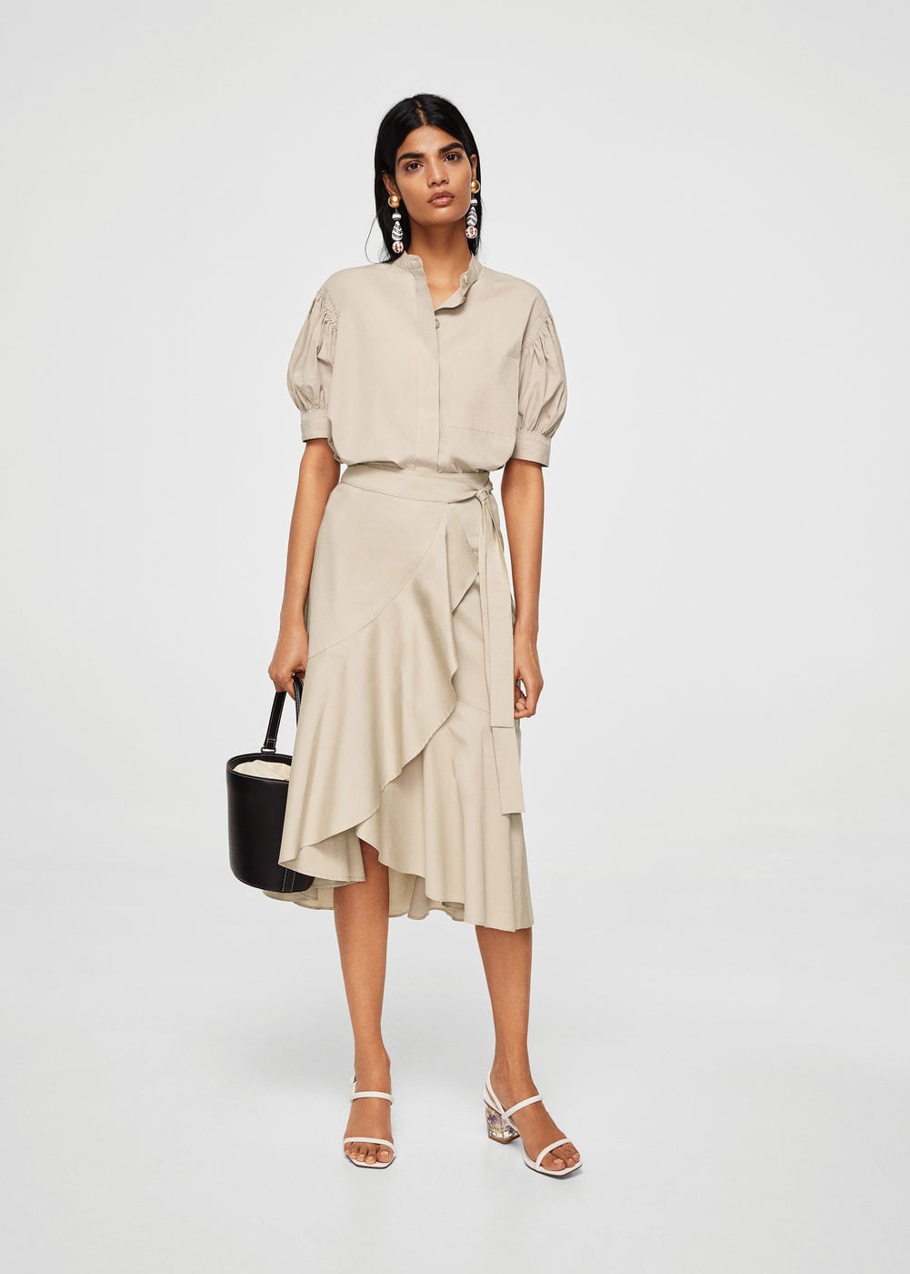 Falda cruzada con volantes de Mango: 49,99 euros.