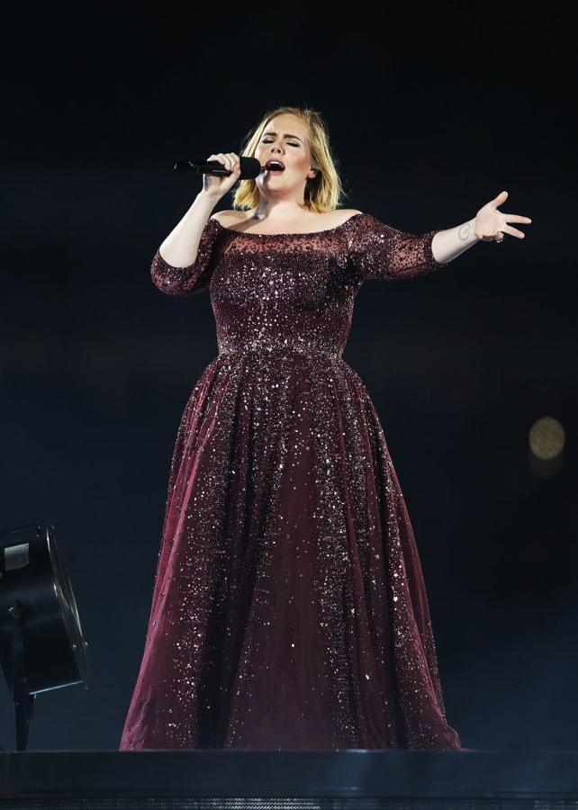 Al margen de sus problemas en las cuerdas vocales, Adele sufre ansiedad y el pánico escénico.