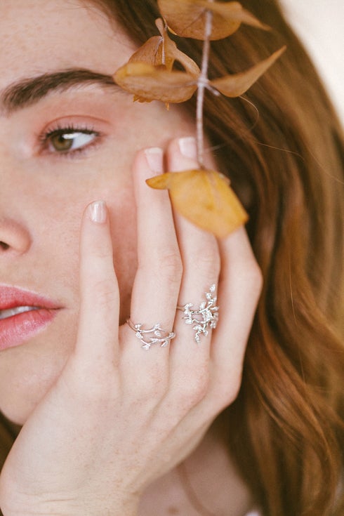 Dos tipos de anillos de la colección Romeo y Julieta de la firma Suárez.