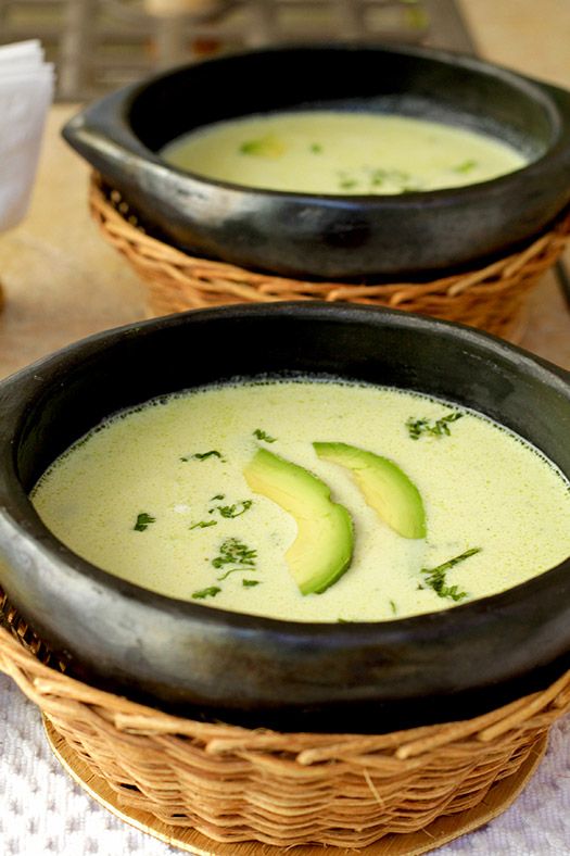 Crema de aguacate: Si alguna vez has probado la crema de calabacín, no puedes perderte la crema de aguacate. Además, ¿conoces sus beneficios para la piel, el rostro y la memoria? ¡Pruébalo!