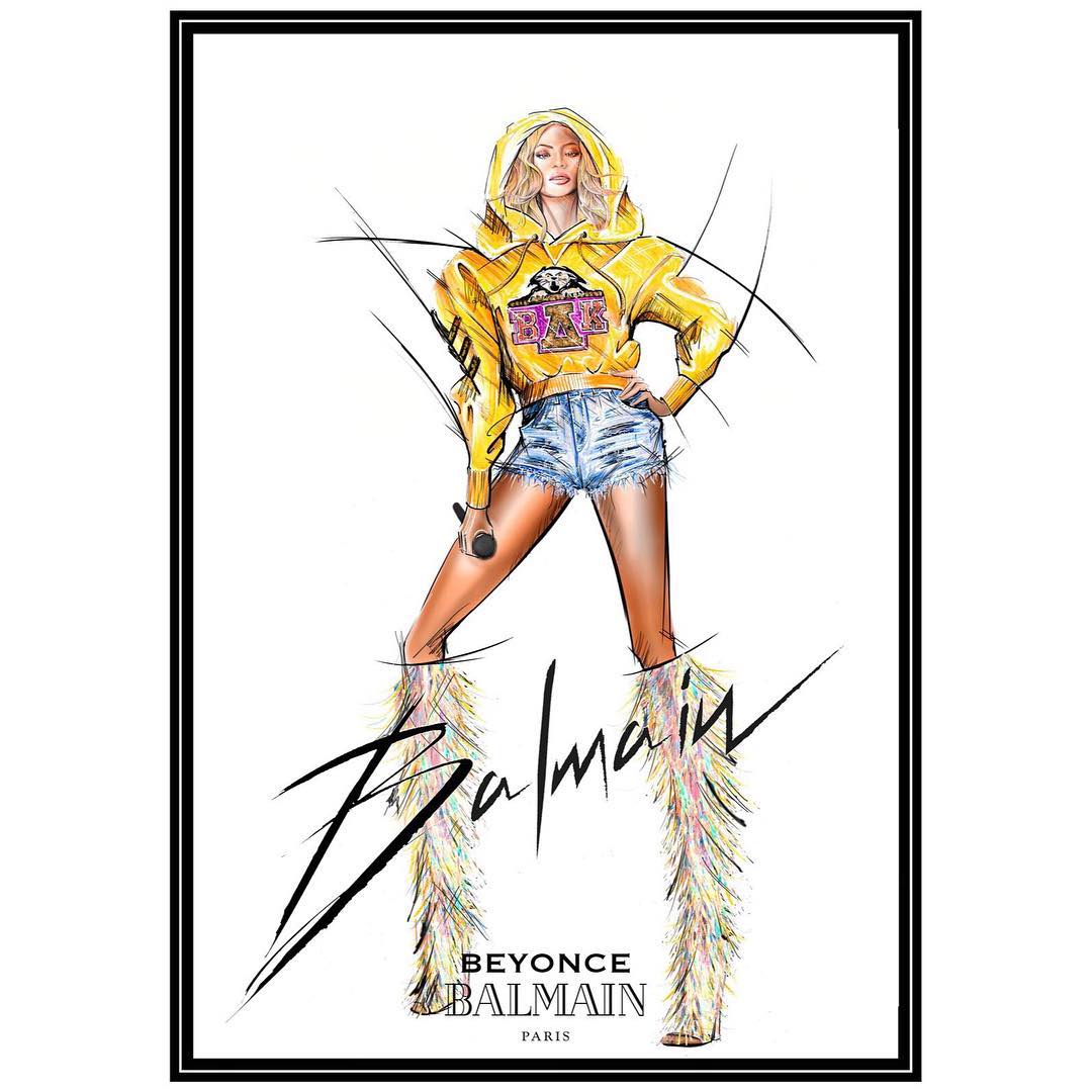 El 'look' más colorista de la noche fue este: una sudadera amarilla con un monograma bordado con las letras B, A y E, conjuntada con unos shorts de denim y unas botas de Christian Louboutin con flecos.