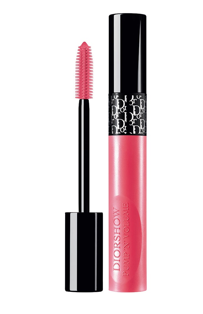Diorshow On Stage Liner en Matte Pop Blue (36 €) y Diorshow Pump’n’Volume Mascara en tono Corail (35 €) de Dior.