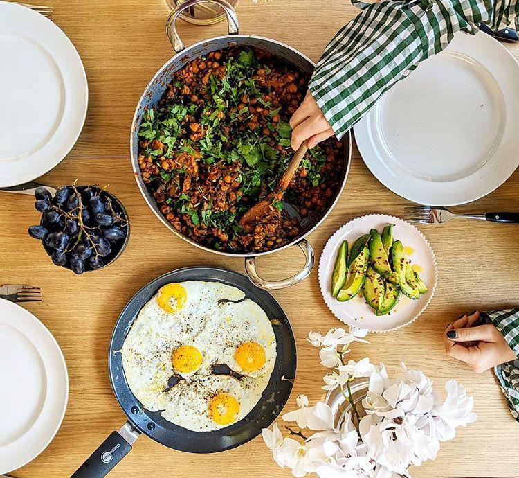 @ hemsleyhemsley : Si una cuenta de comida consigue hacerte disfrutar de unos huevos revueltos, se merece un 'follow'.
